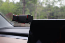 Load image into Gallery viewer, TPARTS Smartphone Holder &quot;Memory Buckle&quot; - Tesla Model 3 / Y
