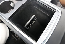 Lade das Bild in den Galerie-Viewer, TPARTS USB-Hub Tesla Model 3 / Y Mittelkonsole
